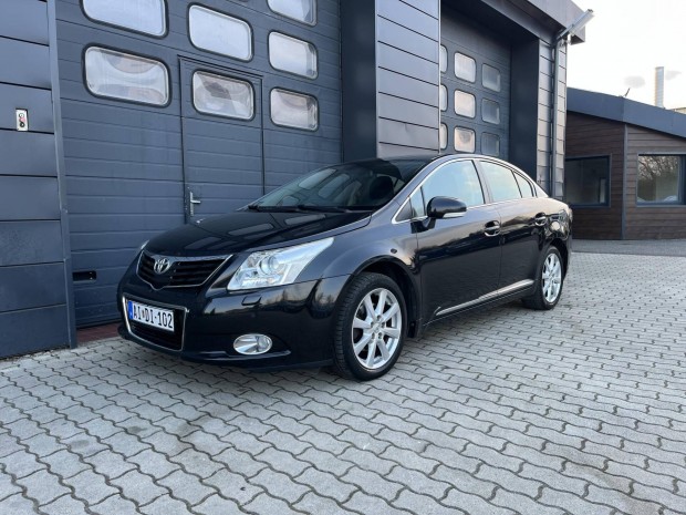 Toyota Avensis 2.0 Travel Szervizk�nyv / Automa...