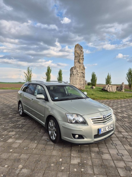 Toyota Avensis 2,2 D4-D 150LE Executive felsz. megkímélt 227000km