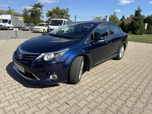 Toyota Avensis 2.2 D-4D Executive Xenon-Navi-AL...