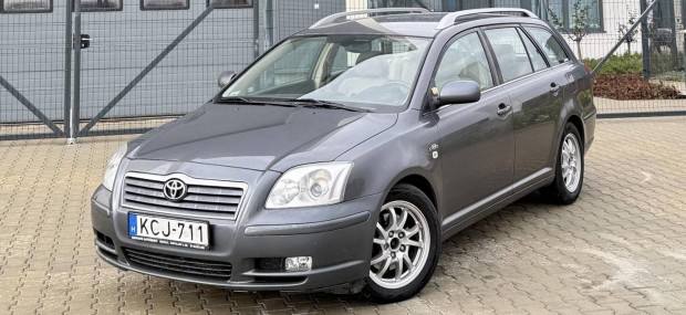 Toyota Avensis 2.2 D-4D Sol / 250-Ezer Vals KM...