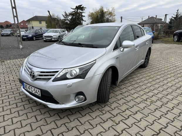 Toyota Avensis 2.2 Dcat Executive Alcantara-l...