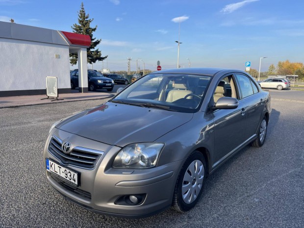 Toyota Avensis 2.2 Dcat Sol Plus br.8ve 1 tul...