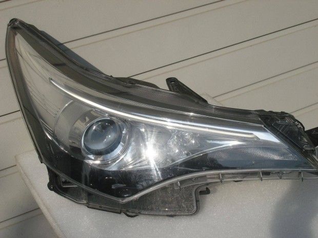 Toyota Avensis 3 Jobb els Gyri Fnyszr 2015-tl