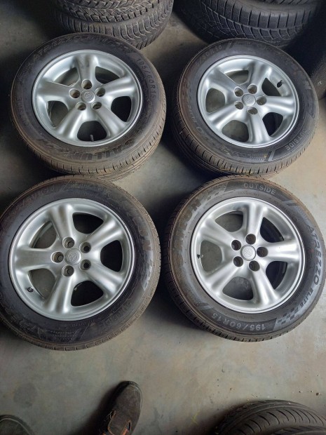 Toyota Avensis 6x15 5x100 gyári alufelni 195/60R15 Sailun nyárival sxx
