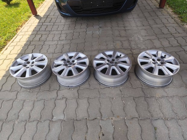 Toyota Avensis Alufelni Eladó 16col