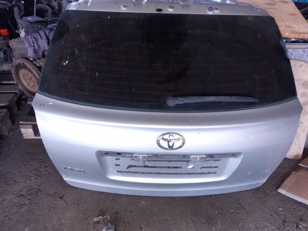 Toyota Avensis Csomagtr Ajt