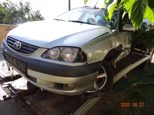 Toyota Avensis Elsö 2002" 2.0 D4d 1CD s Motorból-Alkatrészek