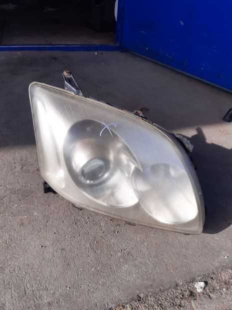Toyota Avensis Jobb Első Lámpa / Fényszóró