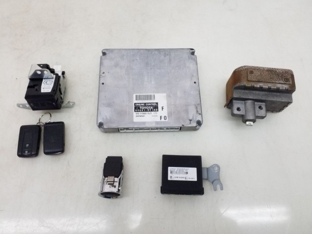 Toyota Avensis T25 Motorvez�rl� szett 89661-0F100, 89780-0F010