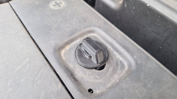 Toyota Avensis T25 akkumul�tor takar�fed�l lefogat� anya