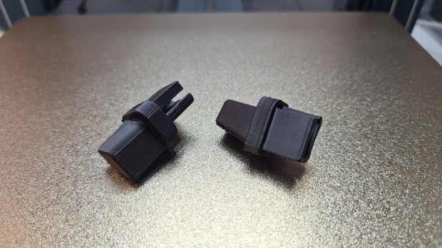 Toyota Avensis T25 csomagt�rrol� b�ty�k