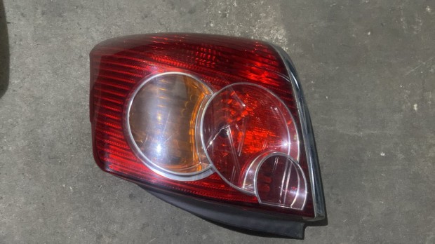 Toyota Avensis T25 jobb h�ts� kombin�lt l�mpa 81551-05210 elad�