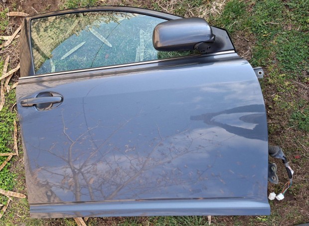 Toyota Avensis T25 komplett jobb els� ajt�