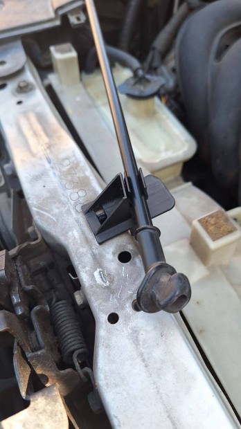 Toyota Avensis T25 motorh�ztet� kit�maszt� p�lca r�gz�t�