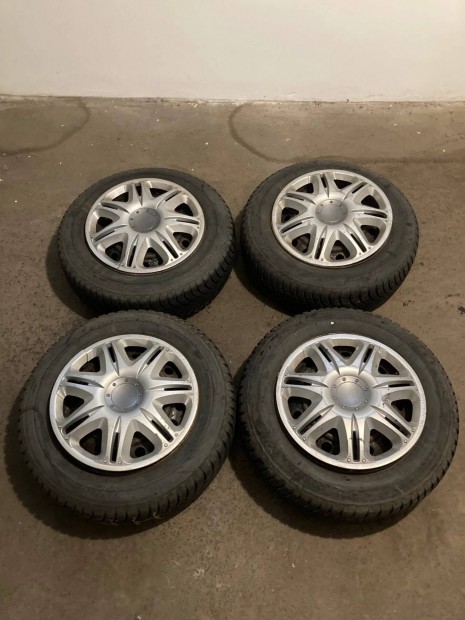 Toyota Avensis T25-ös Bridgestone téli kerék garnitúra dísztárcsákkal