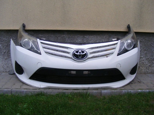 Toyota Avensis T27 Facelift első lökhárító és fényszóró