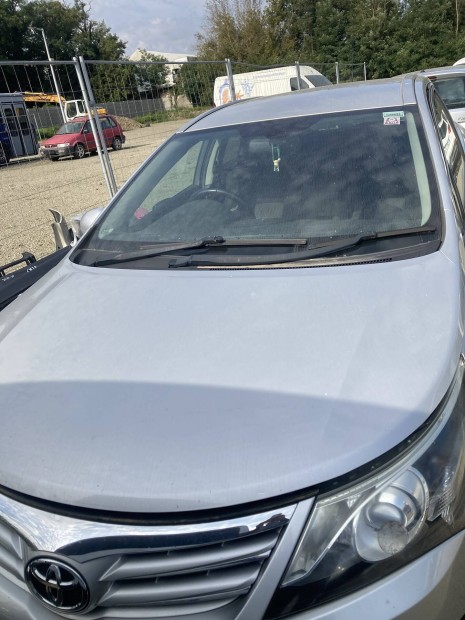 Toyota Avensis T27 facelift Kombi bontott alkatrészei (2014-es)