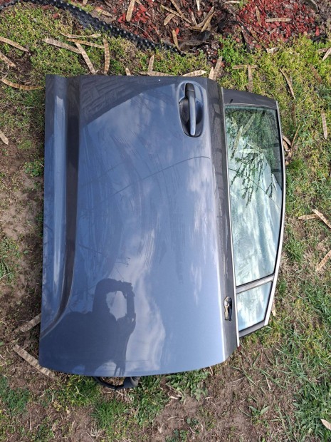 Toyota Avensis T27 jobb els� ajt�