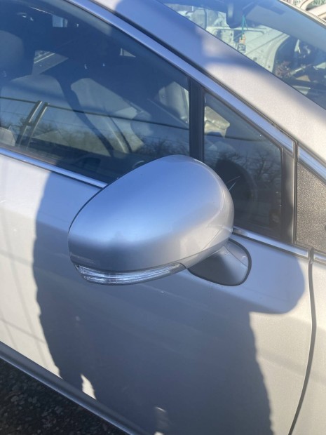 Toyota Avensis T27 jobb visszapillantó ezüst színben