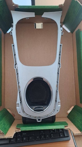 Toyota Avensis T27 kzp box fels burkolata (2014- es)