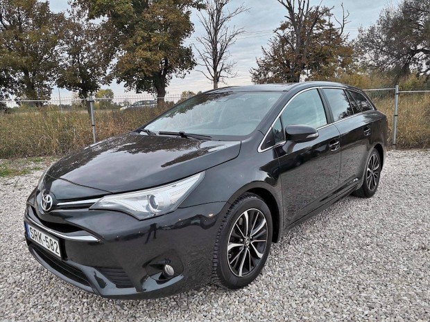 Toyota Avensis Touring Sports 2.0 D-4D Executiv...
