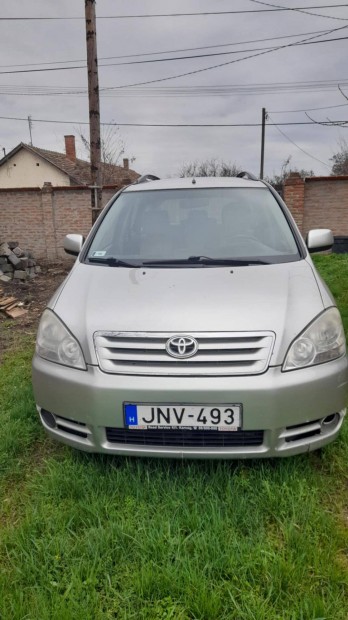 Toyota Avensis Verso