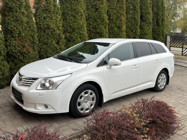 Toyota Avensis Wagon 1.8 Executive Navi Tolat...