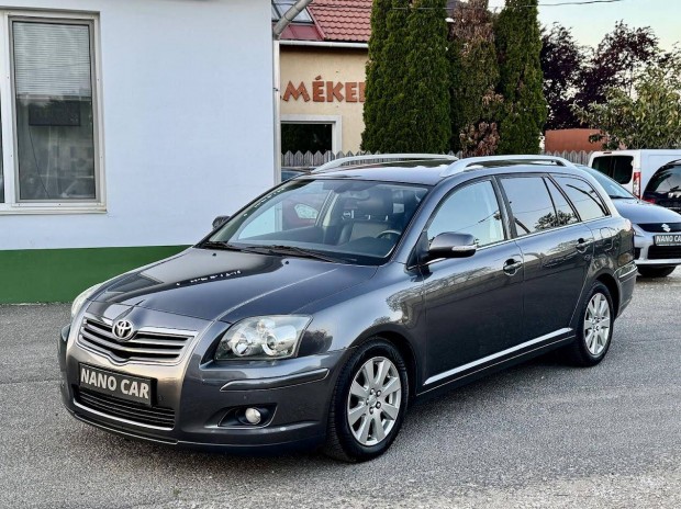 Toyota Avensis Wagon 1.8 Magasan felszerelt. te...