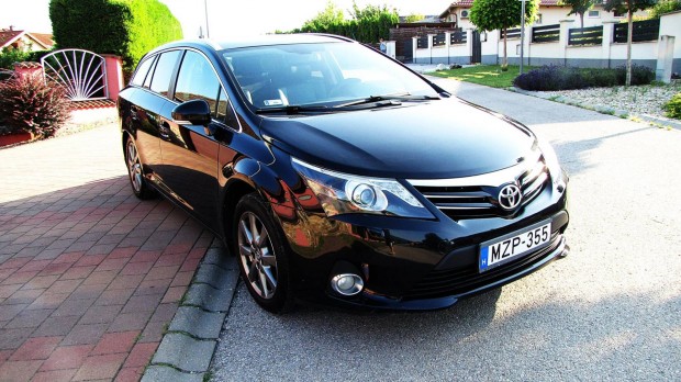 Toyota Avensis Wagon 2.0 D-4D Executive 2012-Es...