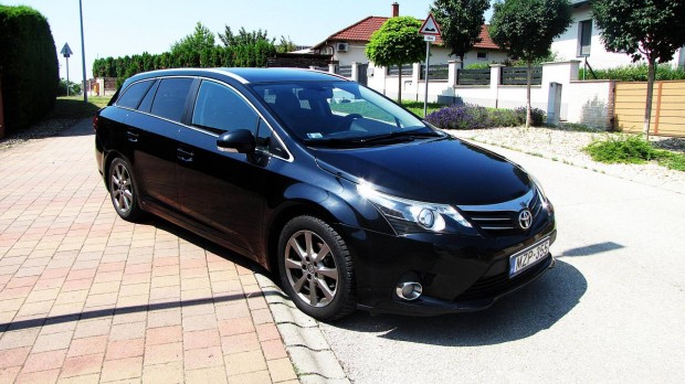 Toyota Avensis Wagon 2.0 D-4D Executive 2012-Es...