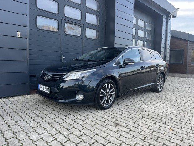 Toyota Avensis Wagon 2.0 D-4D Executive Szerviz...