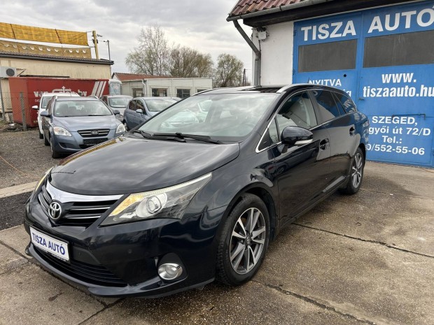 Toyota Avensis Wagon 2.0 D-4D Executive //panor...