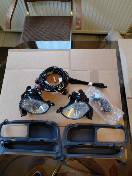 Toyota Avensis k�dl�mpa garnit�ra