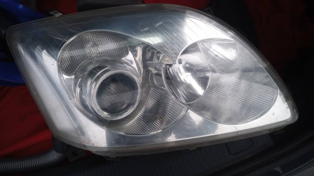 Toyota Avensis lámpa bal és jobb