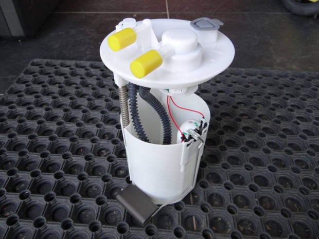 Toyota Avensis �zemanyagszint jelz�