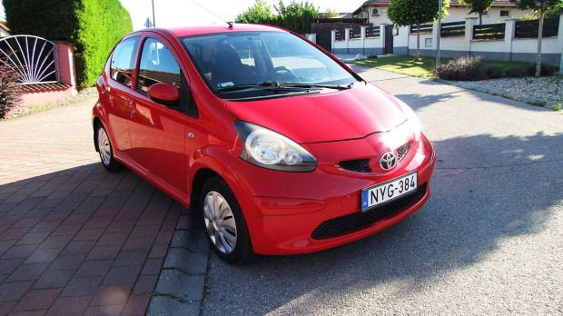 Toyota Aygo 1.0 Black AC 139e Km..4-Literes fog...