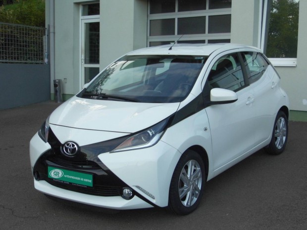 Toyota Aygo 1.0 x-cool Szervizkönyv-Klíma-Navig...