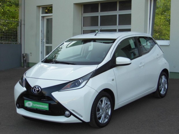 Toyota Aygo 1.0 x-cool Szervízkönyv-Tempomat-KL...