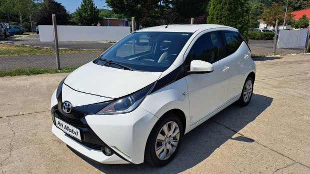 Toyota Aygo 1.0 x-cool Tempomat.Tolatkamera !!