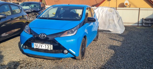 Toyota Aygo 1.0 x-play Motor.Vlt Hibtlan