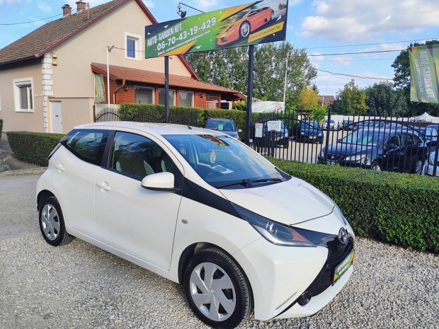 Toyota Aygo 1.0 x-play Szervízelt. Ellenőrzött...