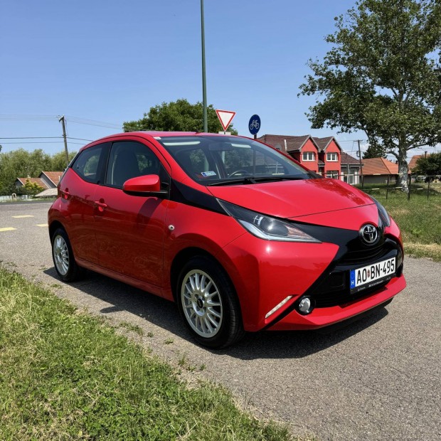 Toyota Aygo 1.0 x-play+TSS Nagy Kijelzvel . J...
