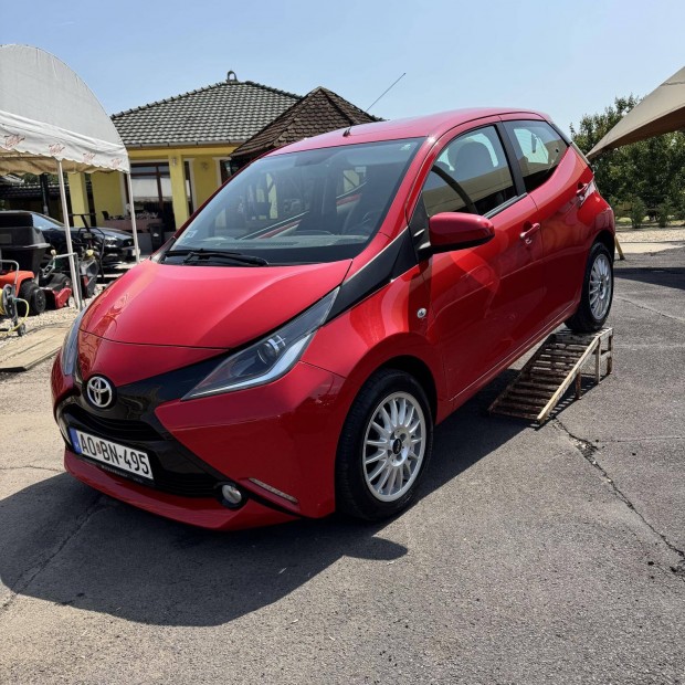 Toyota Aygo 1.0 x-play+TSS Nagy Kijelzővel . Jé...