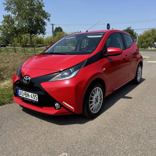 Toyota Aygo 1.0 x-play+TSS Nagy Kijelzővel . Jé...