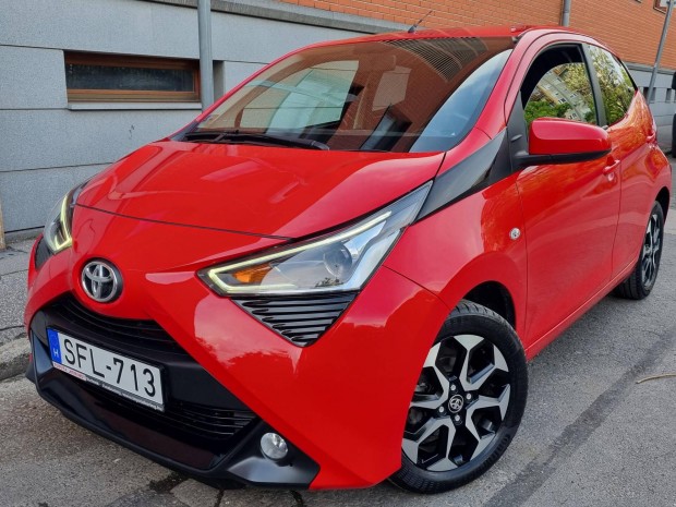 Toyota Aygo 1.0 x-play + style + connectivity /...