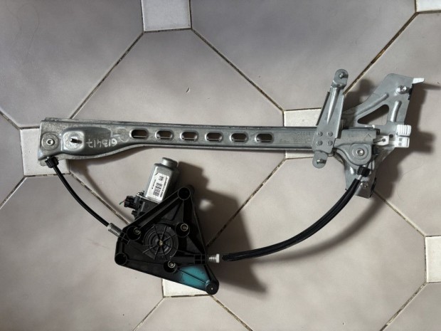 Toyota Aygo AB40 bal első elektromos ablekemelő 698200H031