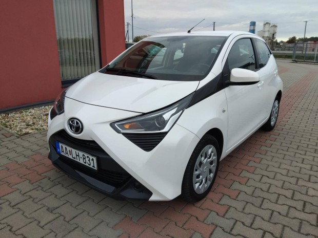 Toyota Aygo X 1.0 VVT-i Style Első Tulajdonostó...