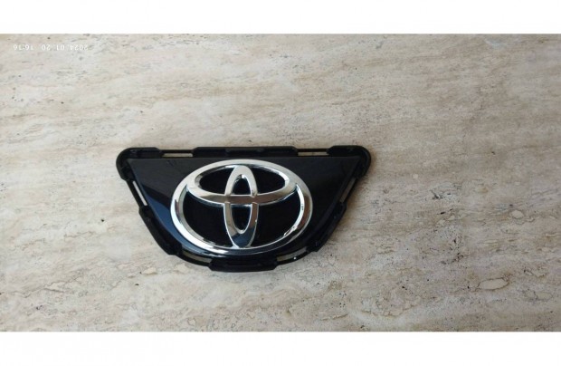 Toyota Aygo X Emblma komplett. 75312-0H040