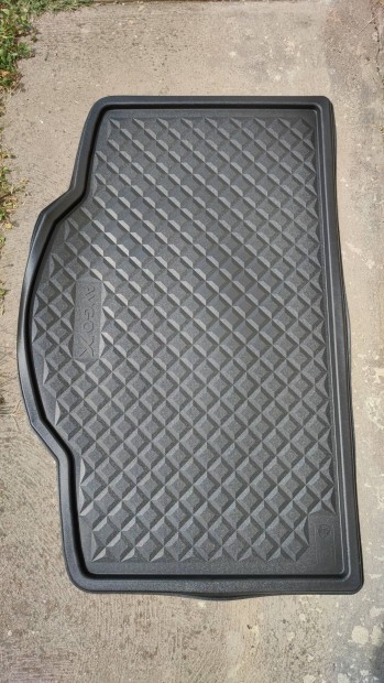 Toyota Aygo X gy�ri csomagt�r gumit�lca als� padl�szinthez