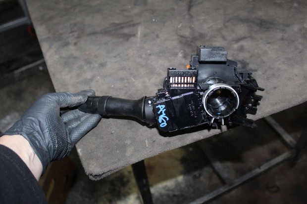 Toyota Aygo (AB10/AB20/AB30) bal bajuszkapcsol 17f001